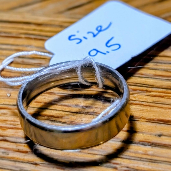 Set Of Four Silver-Tone Men's Fashion Statement Ring Bands - Picture 8 of 10